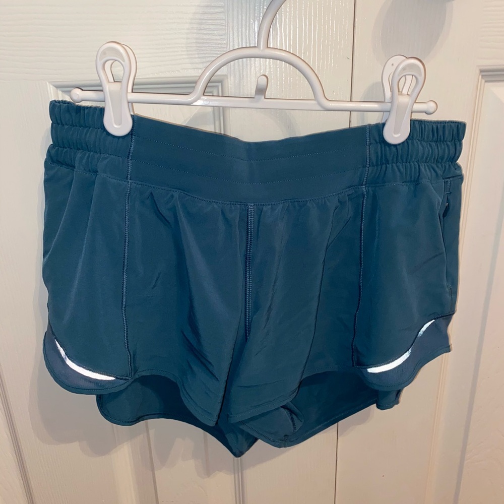 Lululemon Hotty Hot 2.5 Inch Shorts in Teal